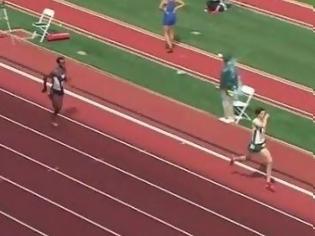Φωτογραφία για ΑΠΙΣΤΕΥΤΟ: Δείτε τι έπαθε ο αθλητής λίγα μόλις μέτρα πριν τον τερματισμό... [video]