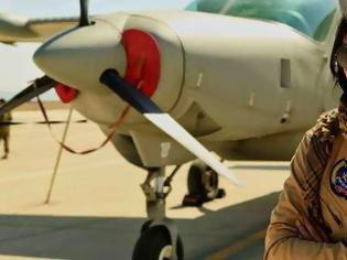 Φωτογραφία για Η ομορφότερη πιλότος στον κόσμο -Κορμί μοντέλου και φόρμα πολεμικής αεροπορίας