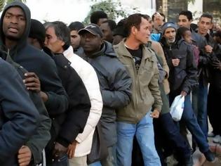 Φωτογραφία για ΧΑΜΟΣ στο κέντρο της Αθήνας: Μετανάστες αναζητούν στέγαση στις πλατείες [photos]
