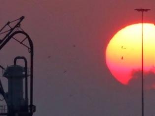 Φωτογραφία για Εκπληκτική ανατολή στο λιμάνι του Ηρακλείου – Όταν ο ήλιος «φωτίζει» τον Κούλε [photos]