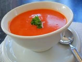Φωτογραφία για Η συνταγή της ημέρας: Σούπα από κόκκινες πιπεριές με λουκάνικο