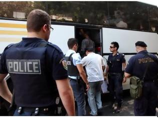 Φωτογραφία για Δυτική Ελλάδα: Δεκάδες μετανάστες σε οχήματα στο Μύτικα