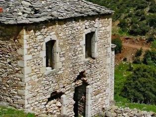 Φωτογραφία για Ηλεία: Έκλεψαν πέτρες από παραδοσιακό σπίτι και κινδυνεύει να καταρρεύσει!
