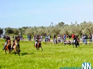 Φωτογραφία για Μεσολόγγι: Αναβίωσαν και φέτος οι ιπποδρομίες στον Αη Γιώργη - Δείτε fvto