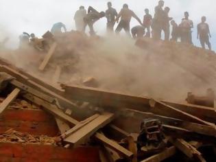 Φωτογραφία για Ασύλληπτη η τραγωδία στο Νεπάλ - Στους 1.130 ο αριθμός των νεκρών - Σκηνές Αποκάλυψης