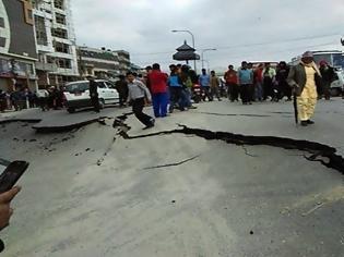 Φωτογραφία για Συγκλονιστικό βίντεο από τη στιγμή του σεισμού στο Νεπάλ