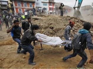 Φωτογραφία για Εκατόμβη νεκρών στο Νεπάλ από τα 7,9 ρίχτερ