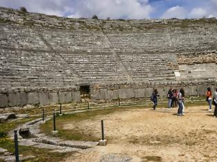 Φωτογραφία για Κάτοικοι χωριού των Ιωαννίννων έδωσαν το καλό παράδειγμα για την προστασία και ανάδειξη του αρχαίου θεάτρου της Δωδώνης