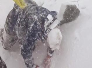 Φωτογραφία για Νέο βίντεο που ΣΟΚΑΡΕΙ από τη χιονοστιβάδα στο Έβερεστ τη στιγμή του σεισμού! [video]