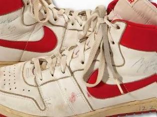 Φωτογραφία για Τα παπούτσια που φορούσε ο Μάικλ Τζόρνταν το '84 πωλήθηκαν 71.533 δολάρια