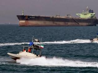 Φωτογραφία για Δυνάμεις του Ιράν άνοιξαν πυρ κατά αμερικανικού πλοίου