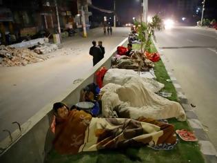 Φωτογραφία για Πάνω από 5.000 πλέον οι νεκροί από τον σεισμό στο Νεπάλ - Κηρύχθηκε τριήμερο πένθος στη χώρα