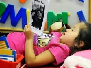 Φωτογραφία για Γιατί τα παιδιά σταματούν να διαβάζουν μεγαλώνοντας