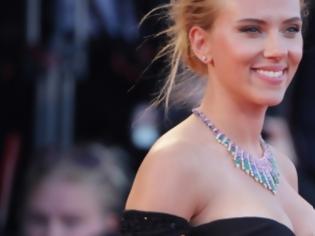 Φωτογραφία για Scarlett Johansson: Εγώ και η οικογένεια μου ζούσαμε από συσσίτια