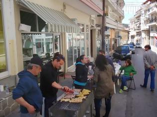 Φωτογραφία για Παρέα Καστοριανών έπιασε τον Μάη στη Μητροπόλεως