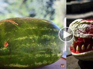 Φωτογραφία για Καλλιτέχνης μετέτρεψε καρπούζι σε κεφάλι δράκου [video]