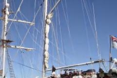 ΠΑΓΚΟΣΜΙΟ ΕΝΔΙΑΦΕΡΟΝ: Στο λιμάνι του Βόλου το Young Endeavour [photos]