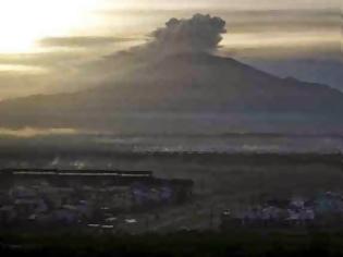 Φωτογραφία για Νέα έκρηξη σε ηφαίστειο της Κόστα Ρίκα - Η ηφαιστειακή τέφρα ταξιδεύει χιλιόμετρα μακριά
