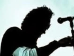 Φωτογραφία για ΘΛΙΨΗ στο Ελληνικό πεντάγραμμο: Ποιος τραγουδιστής πάσχει από  από μεταστατικό καρκίνο των οστών; Όλη η ανακοίνωση...