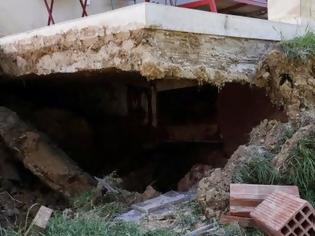 Φωτογραφία για Στον «αέρα» σπίτια στο Σχολάρι λόγω κατολίσθησης- Σε κατάσταση έκτακτης ανάγκης η περιοχή