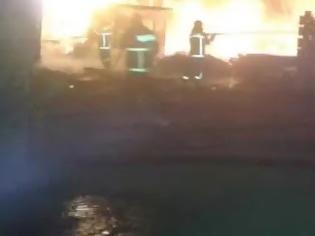 Φωτογραφία για Πυρκαγιά σε εξωτερικό χώρο εργοστασίου στο Μενίδι... [photos]