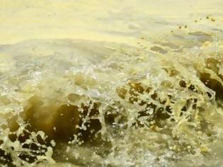 Φωτογραφία για H γύρη έβαψε και την θάλασσα της Ναυπάκτου - Δείτε απίθανες φωτογραφίες