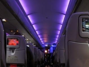 Φωτογραφία για Απίστευτο: Γιατί χαμηλώνουν τα φώτα στο αεροπλάνο στην προσγείωση και την απογείωση;