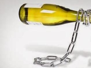 Φωτογραφία για Πως θα ανοίξεις ένα μπουκάλι κρασί... με το παπούτσι! [video]