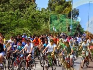 Φωτογραφία για ΠΡΕΒΕΖΑ: ΔΕΝ ΞΑΝΑΓΙΝΕ - Χιλιάδες ποδήλατα πλημμύρισαν τους δρόμους της πόλης!