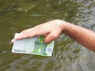 Φωτογραφία για Τρίκαλα: Λύθηκε το μυστήριο με τα χαρτονομίσματα στον ποταμό!