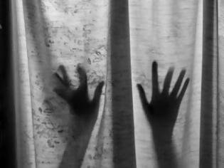 Φωτογραφία για Φρικτό: Ομαδικός βιασμός 15χρονης - Προσπάθησαν να την βιάσουν ξανά και την ΕΚΑΨΑΝ ζωντανή