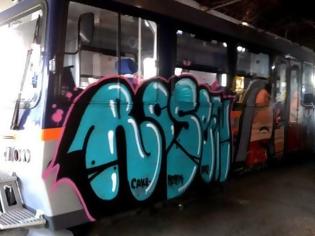 Φωτογραφία για Καλάβρυτα: Κάλυψαν με γκράφιτι τα βαγόνια του Οδοντωτού - Έξαλλοι πολίτες και εργαζόμενοι