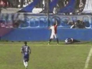 Φωτογραφία για H ΤΡΑΓΙΚΗ στιγμή που 21χρονος ποδοσφαιριστής τραυματίζεται τελικά θανάσιμα... [video]