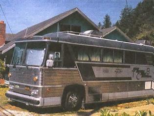 Φωτογραφία για Το λεωφορείο του Έλβις Πρίσλεϊ πωλήθηκε σε δημοπρασία έναντι περίπου 270.000 δολαρίων