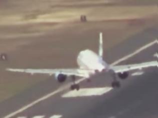 Φωτογραφία για Προσγείωση - θρίλερ σε αεροδρόμιο της Πορτογαλίας [video]