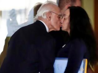 Φωτογραφία για Το φιλί του Άκη Τσοχατζόπουλου στη Βίκυ Σταμάτη – Δείτε φωτο