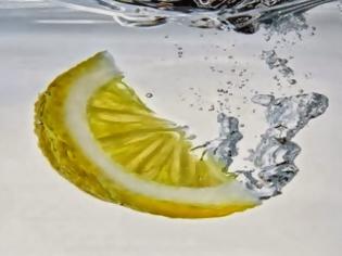 Φωτογραφία για Πίνετε ζεστό νερό με λεμόνι το πρωί για ένα χρόνο - Τι θα συμβεί;
