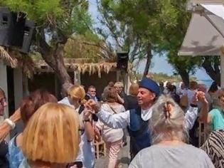 Φωτογραφία για Kαλωσόρισμα Δανών τουριστών στην Μυτιλήνη με παραδοσιακούς χορούς, ούζα και τοπικούς μεζέδες! [video]