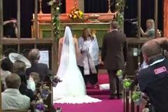 Σου φαίνεται ένας νορμάλ γάμος; Δες τι θα συμβεί και θα σου πάρει το μυαλό... [video]
