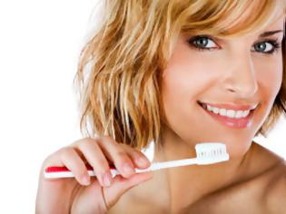 Φωτογραφία για Δες 6 εναλλακτικές χρήσεις της οδοντόβουρτσας για την ομορφιά σου...