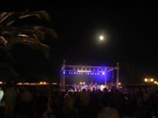 Φωτογραφία για Μεγάλη συναυλία αφιέρωμα στον Νίκο Ξυλούρη στη Βάρκιζα [video]