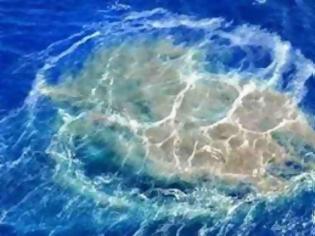 Φωτογραφία για Η Ερυθρά Θάλασσα ανοίγει - Αναδύθηκαν δύο ηφαιστειογενή νησιά... [video]