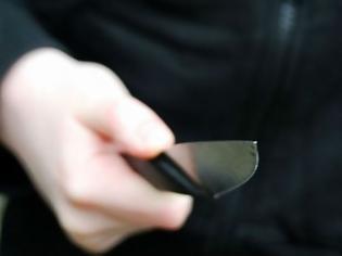 Φωτογραφία για Πάτρα: Ο ληστής γνώριζε το θύμα - Toυ έβγαλε μαχαίρι μέσα σε καφενείο