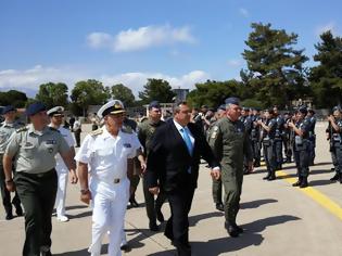 Φωτογραφία για Επίσκεψη ΥΕΘΑ Πάνου Καμμένου σε Μονάδες των Ενόπλων Δυνάμεων στην Κρήτη