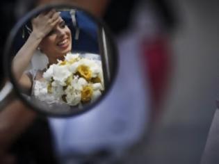 Φωτογραφία για Ο κόσμος το έχει χάσει εντελώς - Δείτε πως εμφανίστηκε αυτή η νύφη στον γάμο της [photos]