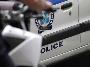 Φωτογραφία για Συνελήφθη από τη Διεύθυνση Οικονομικής Αστυνομίας 51χρονος ημεδαπός για απάτη κατ’ εξακολούθηση, πλαστογραφία, αντιποίηση και παράβαση της νομοθεσίας περί όπλων