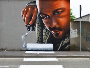 Φωτογραφία για ΕΝΤΥΠΩΣΙΑΚΟ: Έξυπνα γκράφιτι που αλληλεπιδρούν με το αστικό περιβάλλον