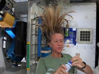 Φωτογραφία για Πως λούζονται οι αστροναύτες στο διάστημα [video]