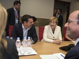 Φωτογραφία για Εντατικοποίηση των συνομιλιών συμφώνησαν Τσίπρας - Μέρκελ - Ολάντ - Τι δήλωσε ο Πρωθυπουργός
