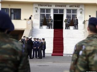 Φωτογραφία για FT: Πρέπει η Ελλάδα να περικόψει τις στρατιωτικές δαπάνες;